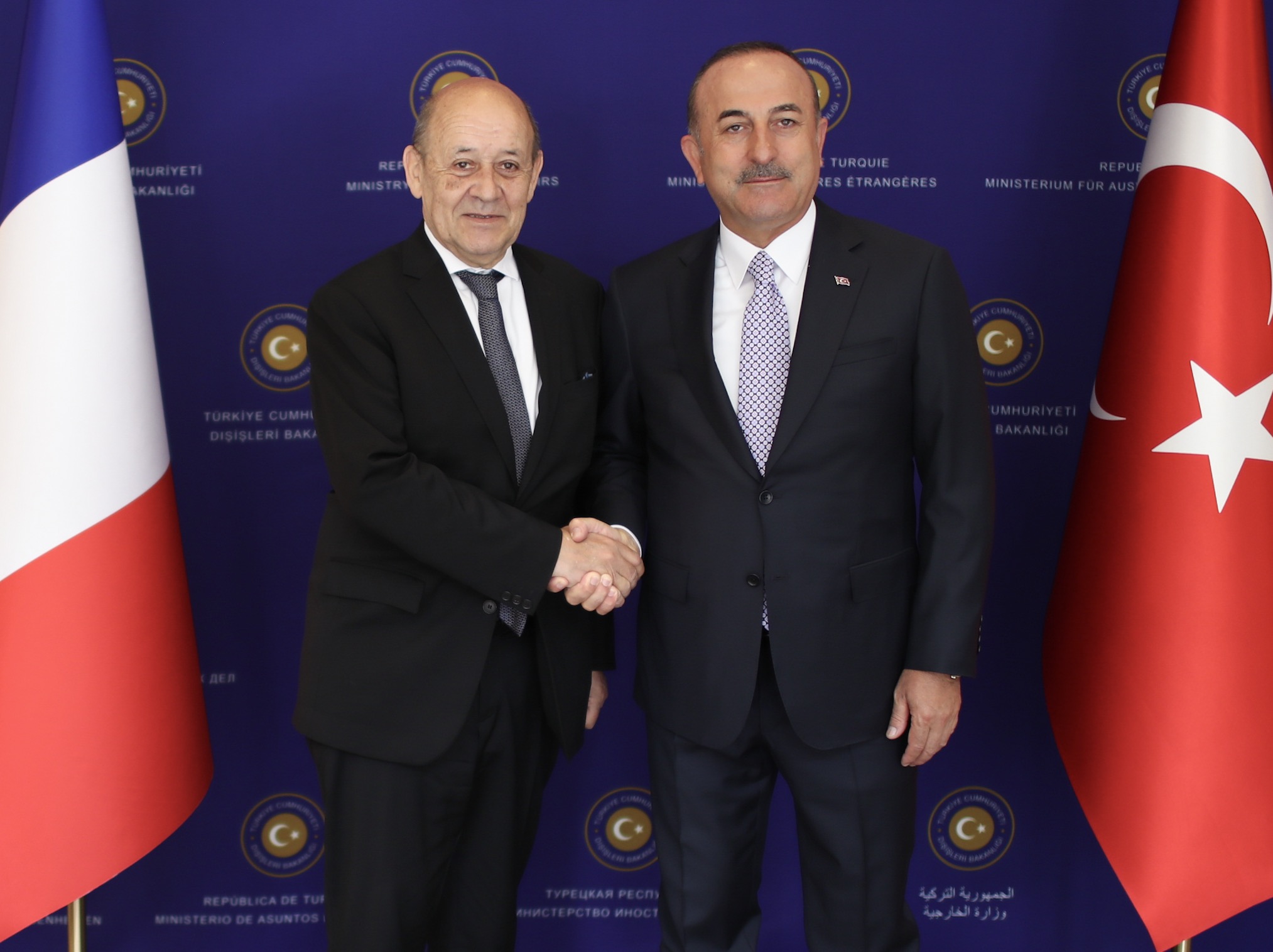 Cavusoglu ha incontrato Jean-Yves Le Drian a Bruxelles