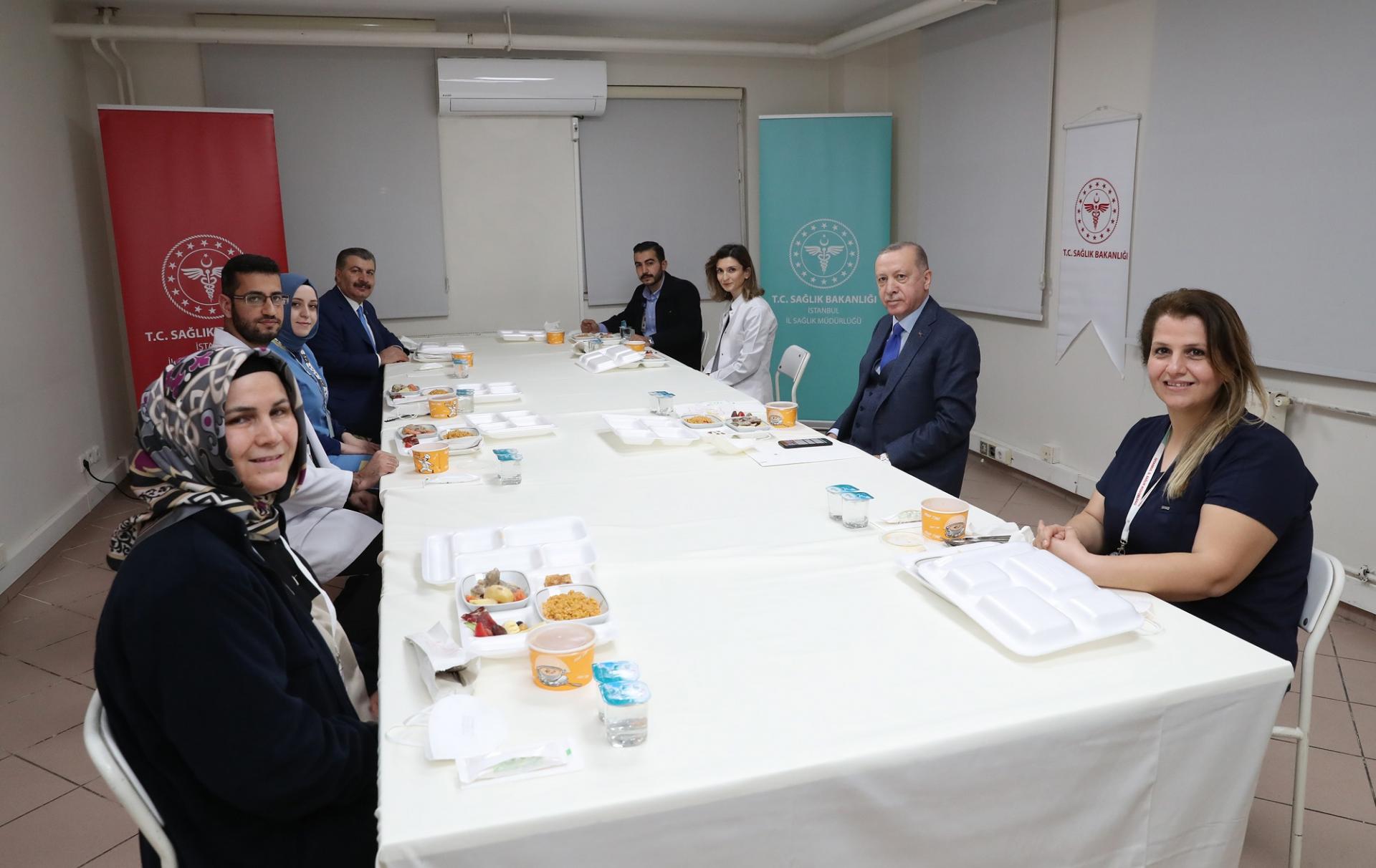 Erdogan na iftaru s medicinskim radnicima: Tokom pandemije nisu posustajali, niti su ustuknuli