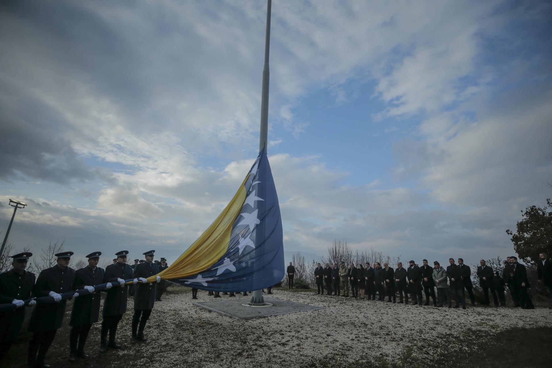 Na Humu podignuta državna zastava: Bosna i Hercegovina će zauvijek opstati