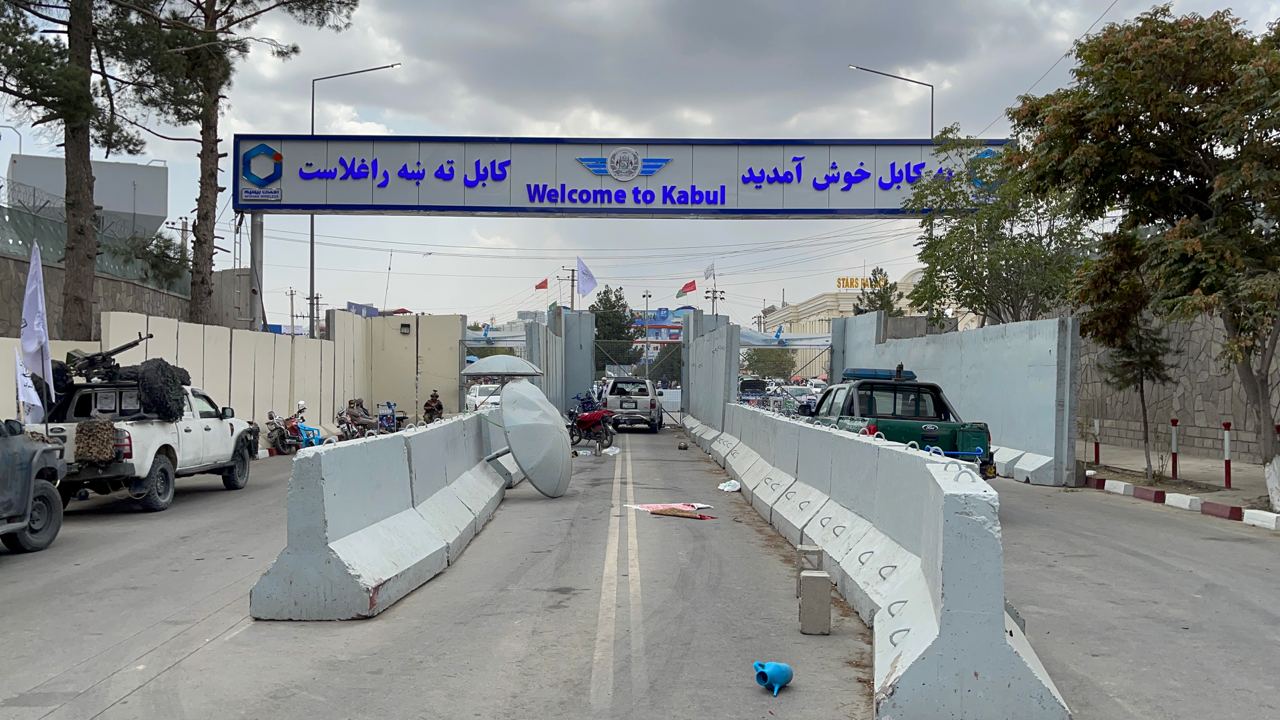 AQSh Afg'onistondan chiqib ketishining ortidan Afg'onistondan bir oilaning chiqishiga yordam berdi