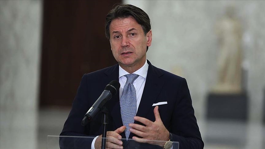 El primer ministro italiano Giuseppe Conte dimite en medio de una crisis política