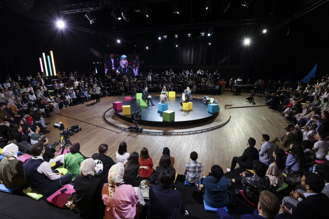 Dünýä Meşhur Ýaşlary Duşuşdyran “NEXT by TRT World Forum” Ýokary Derejede Geçirildi