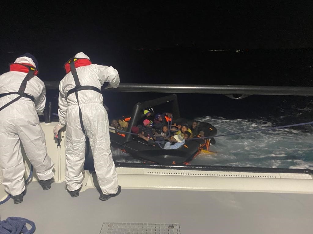 Tärtipsez migrantlar qotqarıldı