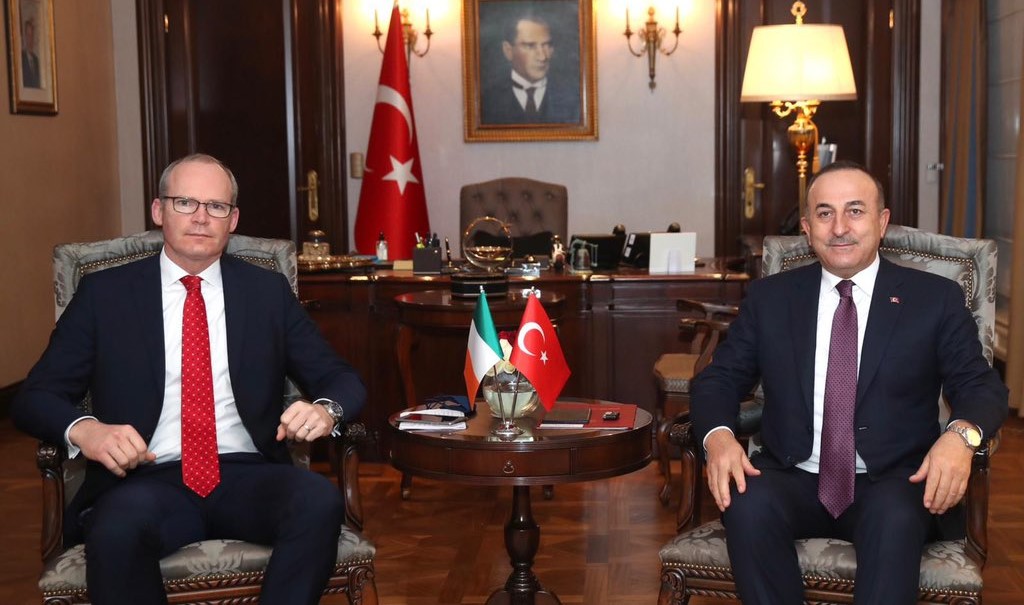 Mevlut Cavusoglu accueille son homologue irlandais Simon Coveney à Ankara