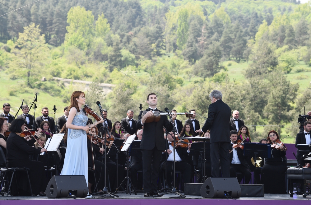 Şuşanın Cıdır düzündə “Xarıbülbül” musiqi festivalı qala-konsertlə başa çatıb