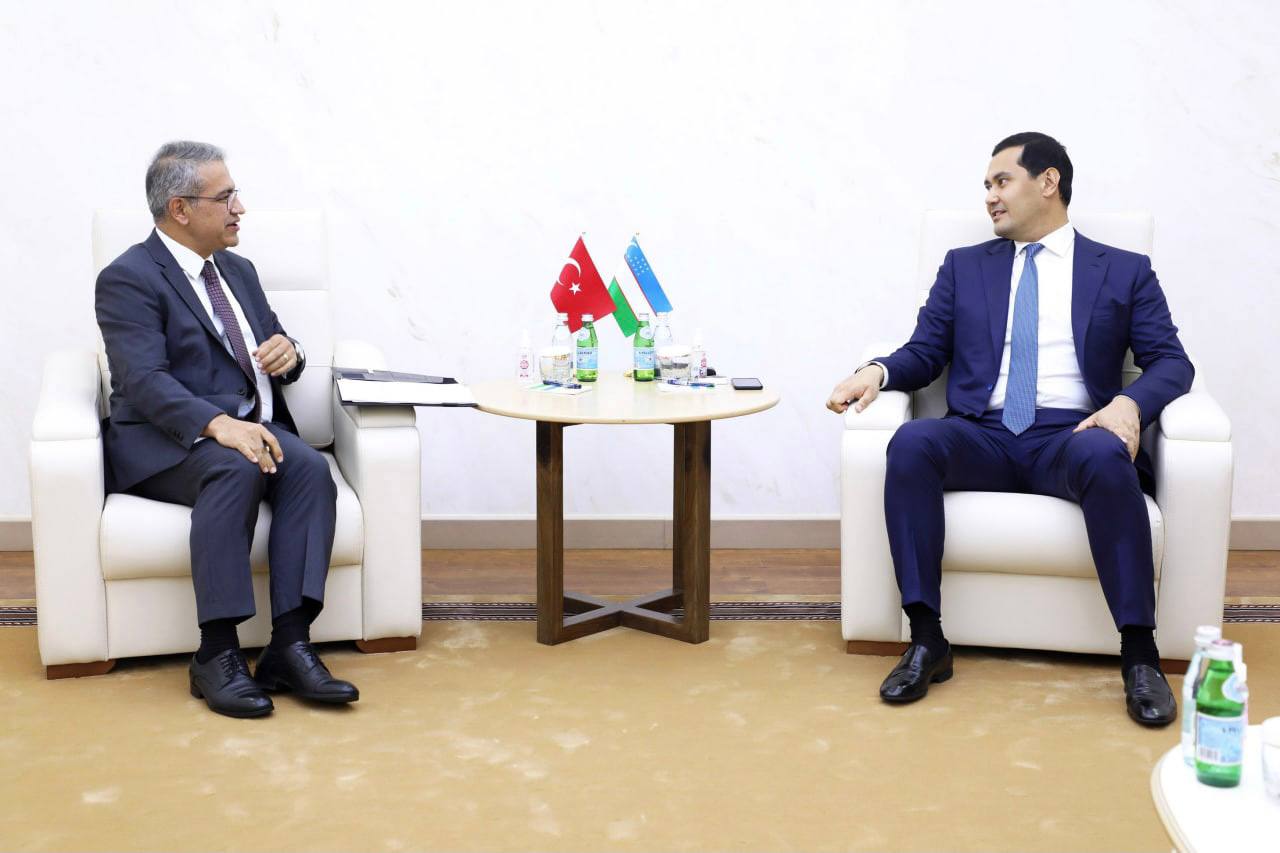 Sardor Umurzoqov Turkiyaning O‘zbekistondagi elchisi Olgan Bekarni qabul qildi