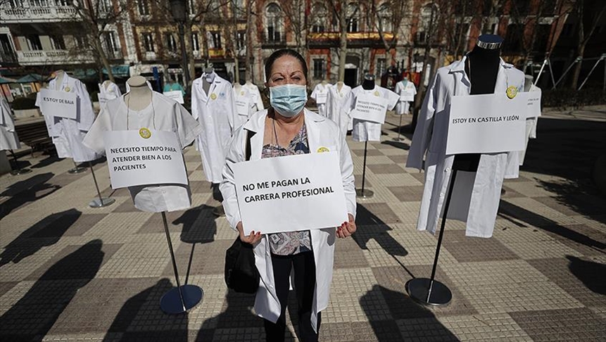 Estudio asegura que el 60% de los médicos españoles sufre de agotamiento debido a la pandemia