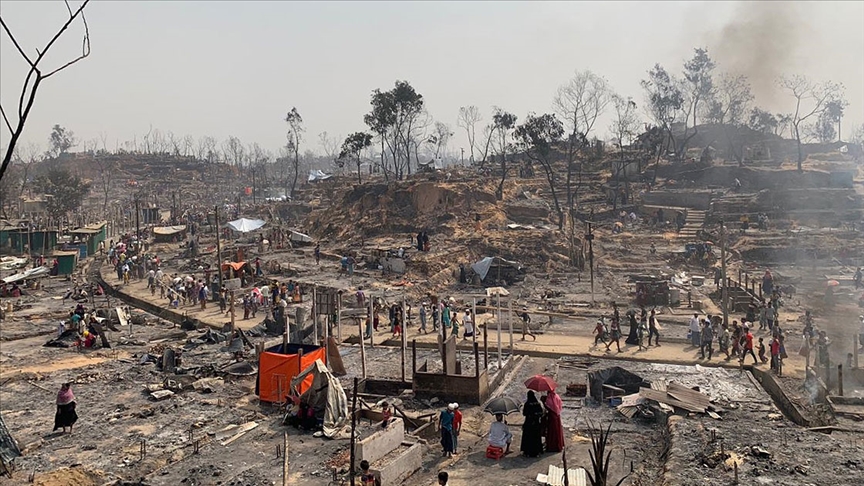 Bangladesh: Zjarr masiv në kampin e refugjatëve, 15 të vdekur, 400 të humbur e 45 mijë të pastrehë