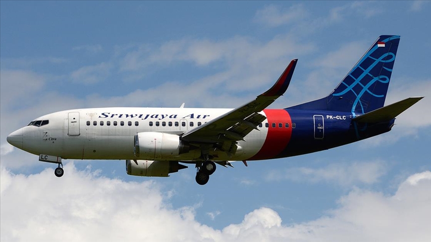 Putnički avion sa 62 osobe srušio u more