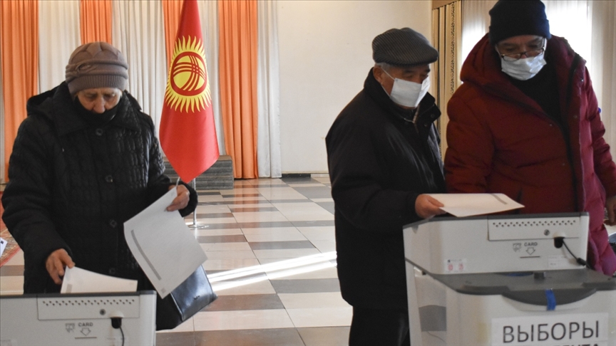 Gyrgyzystanda konstitutsiýa üýtgeşmeler we goşmaçalar girizmeklik bilen bagly referendum geçirilýär