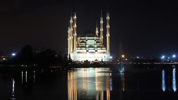 نیمه ماه شعبان مژده دهنده ماه مبارک رمضان است