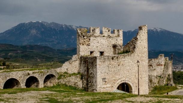 Përse duhet të vizitoni Beratin, një nga qytetet më të bukura të Shqipërisë?