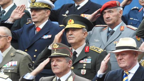 NATO, un'alleanza che deve essere messa in discussione
