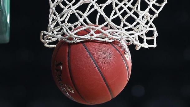 NBA - Mavericks prish serinë e fitoreve të Lakers