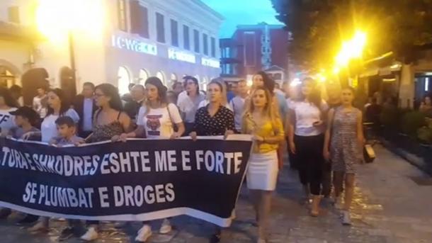 Arnavutluk_İşkodra_suça karşı yürüş_02.jpg