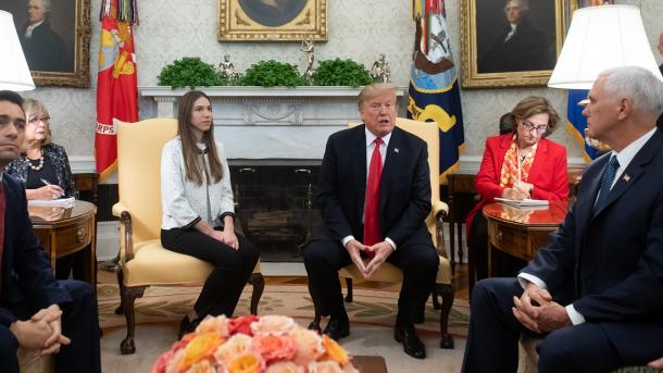 Trump dice que Rusia "debe salir de Venezuela" en reunión con esposa de Guaidó