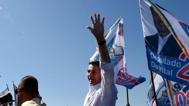 Ultraderechista Bolsonaro fue apuñalado durante mitin en Brasil