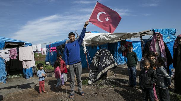 Mereka Melarikan diri dari Afrin, Berlindung di Turki