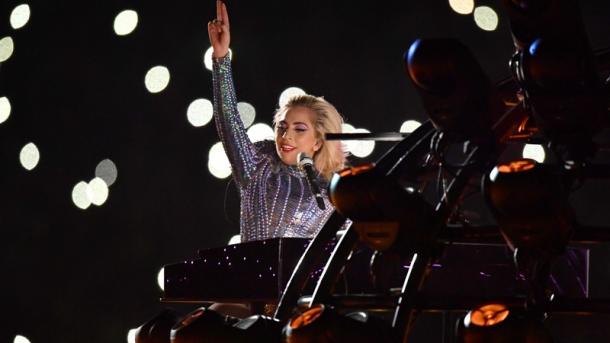Lady Gaga anulon vazhdimin e turit evropian për shkaqe shëndetësore
