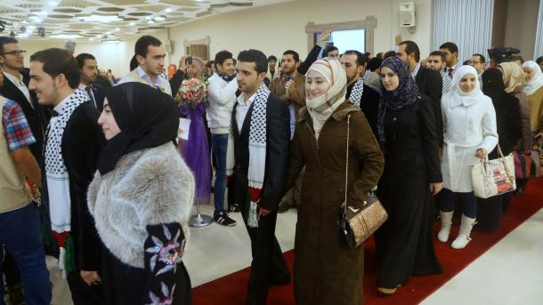 أول عرس جماعي عربي تنظمه الجمعيات العربية في مدينة إسطنبول