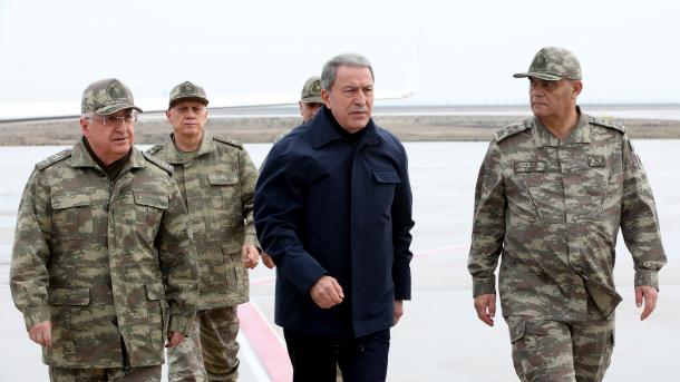Akar, Guler et Dundar effectuent des inspections à la frontière turco-syrienne