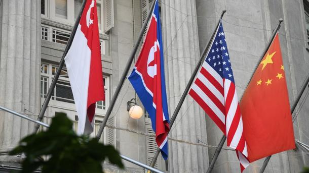 Foto Pertemuan Bersejarah Trump dengan Kim Jong-un