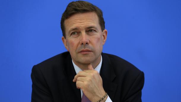 Germaniya Kansleri Angela Merkel Mesut O’zilning qaroriga hurmat qilamiz dedi
