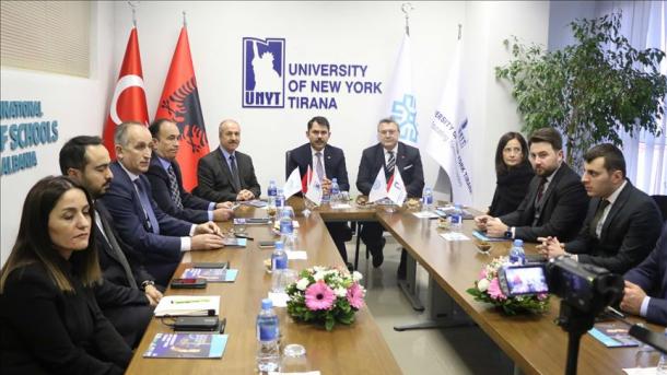 Murat Kurum_Arnavutluk Maarif okuluna ziyaret.jpg