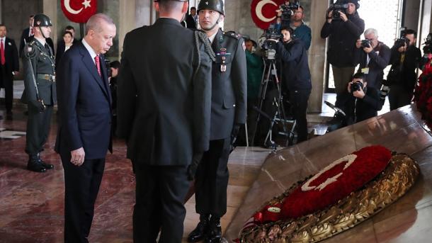 Cumhurbaşkanı Erdoğan Anıtkabir 10 kasım 2018.jpg