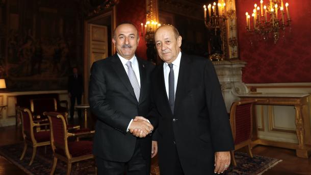 Ministri i Punëve të Jashtme, Mevlut Çavusoglu takon homologun e tij francez Le Drian