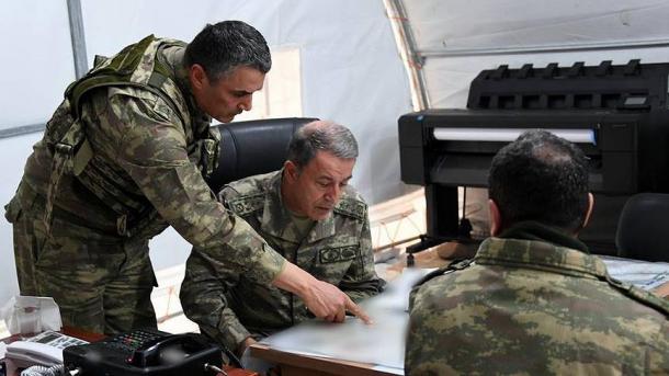 Türkiyə Silahlı Qüvvələrinin Baş Qərargah rəisi Hulusi Akar Suriya sərhədində tədqiqatlar aparır
