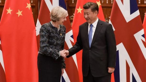习近平与英国首相举行电话会晤