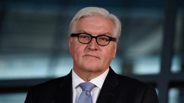 Steinmeier wirbt für Patriotismus und Schwarz-Rot-Gold