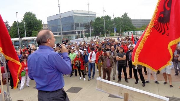 Shqiptarët protestojnë para selisë së OKB për ngjarjet në Kumano