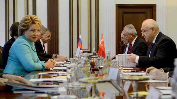 Çiçek enfatiza importancia de relaciones con Rusia
