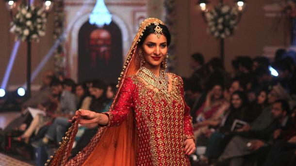 "Java e Dasmës" në Pakistan, befason admiruesit e modës