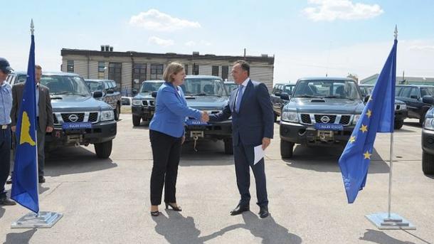 EULEX dhuron 37 automjete për Policinë e Kosovës