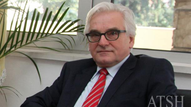 Ambasadori Hoffman: Shtyrja e vizitës në Beograd, veprim i zgjuar