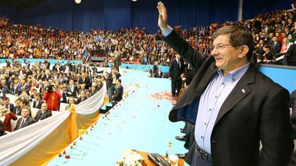 Davutollu: Në Turqi askush nuk duhet të flasë me gjuhën e armëve