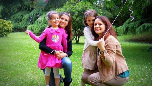 Nënë, emër i dashur për njerëzit e të gjitha moshave