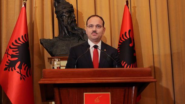 Nishani për thirrje për respektim të marrëdhënieve ndëretnike