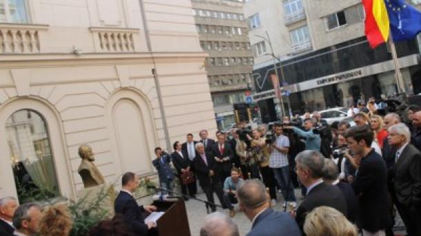 Busti i Ismail Qemalit ngrihet në Bukuresht