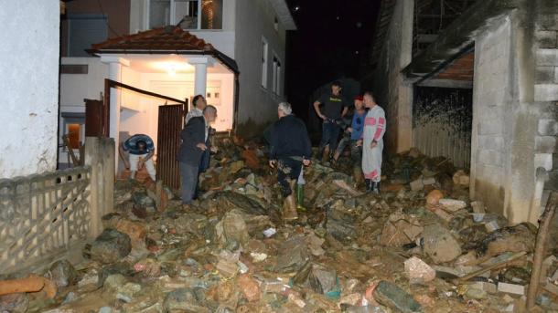Maqedoni – Përmbytjet shkaktojnë pesë viktima dhe 11 të plagosur