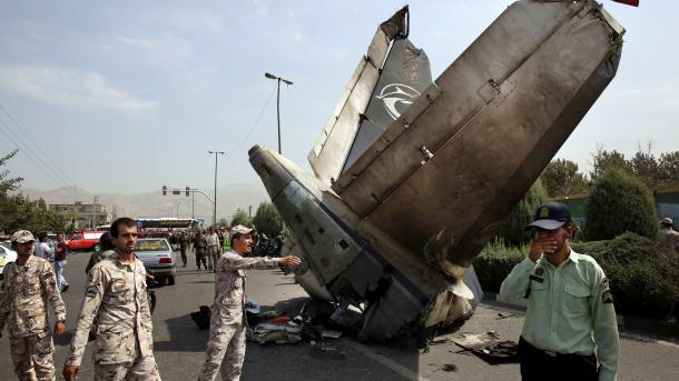 Iran - Të paktën 38 të vdekur nga rrëzimi i një avioni në Teheran