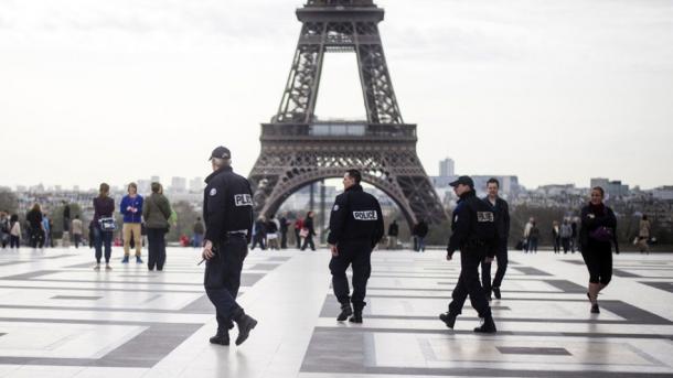 Francë – 400 të dyshuar për terrorizëm nën ndjekjen e policisë