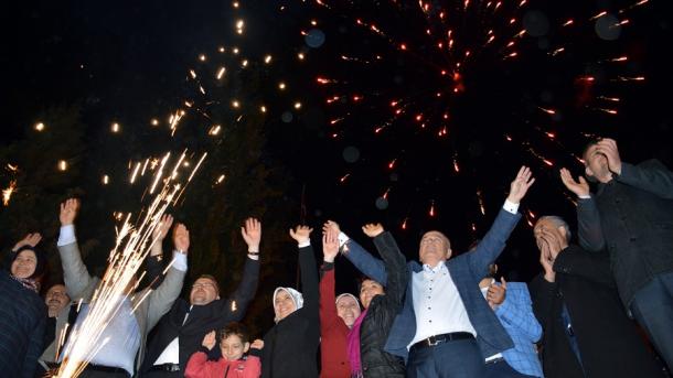 Turqi – Simpatizantët e AK Partisë festojnë fitoren