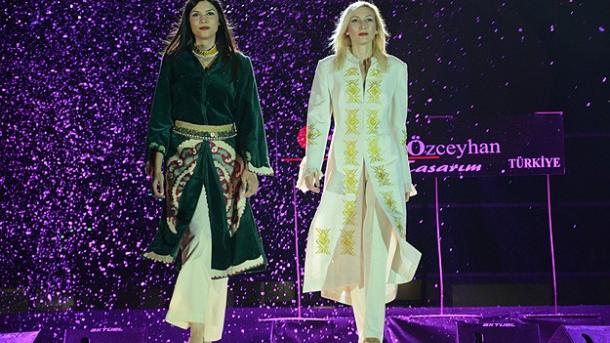 U Novom Sadu 10. Serbia Fashion Week: Dunavski park pretvoren u modnu pistu