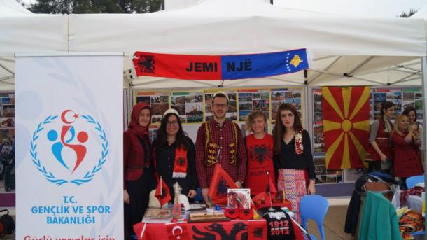 "Atlaset e Zemrës", flamujt e Ballkanit valëviten në Izmir