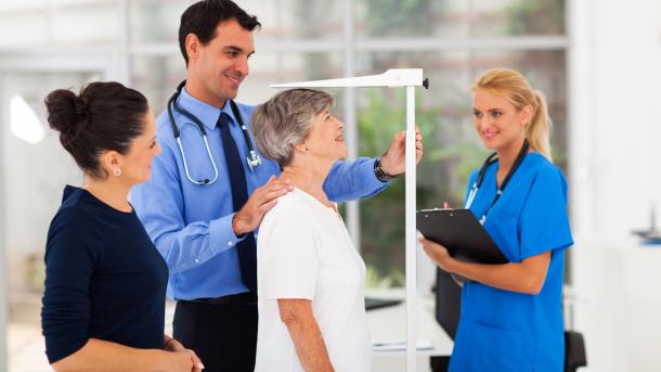 Mjekët apel për parandalim dhe diagnostikim në kohë të osteoporo