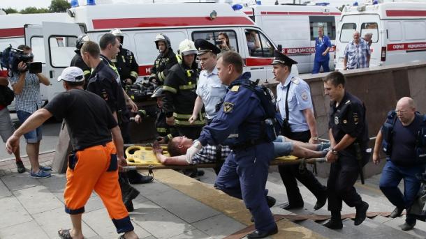 Число погибших при аварии в московском метро достигло 20 человек